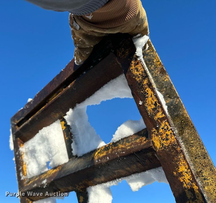 image for item ER5083 2001 Eager Beaver equipment trailer