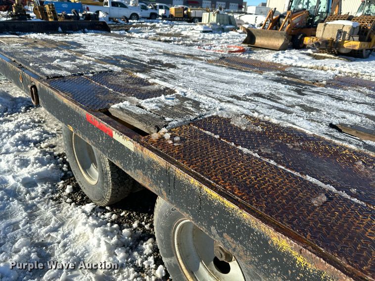 image for item ER5083 2001 Eager Beaver equipment trailer