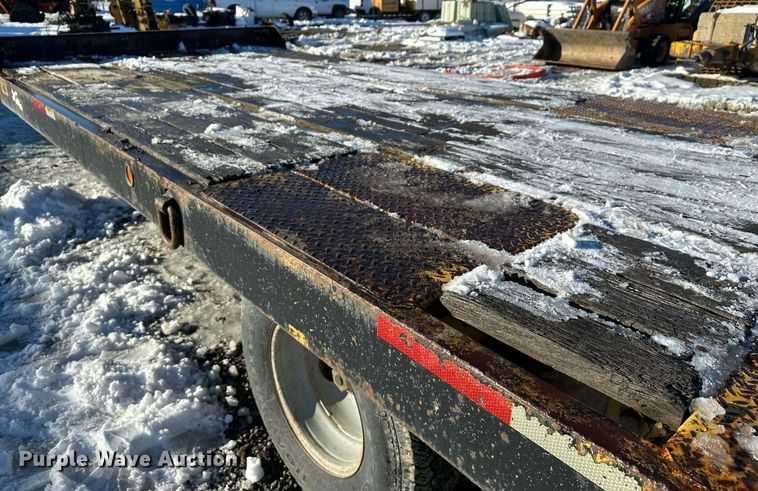 image for item ER5083 2001 Eager Beaver equipment trailer