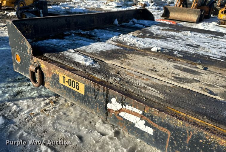 image for item ER5083 2001 Eager Beaver equipment trailer