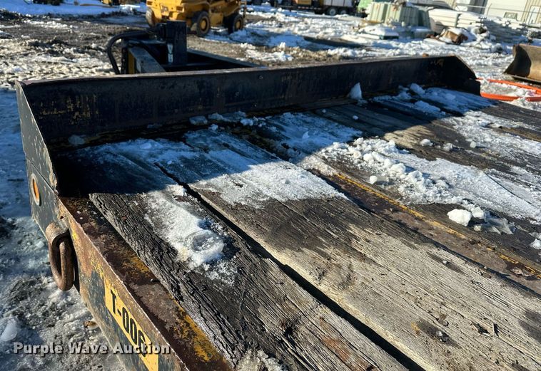 image for item ER5083 2001 Eager Beaver equipment trailer