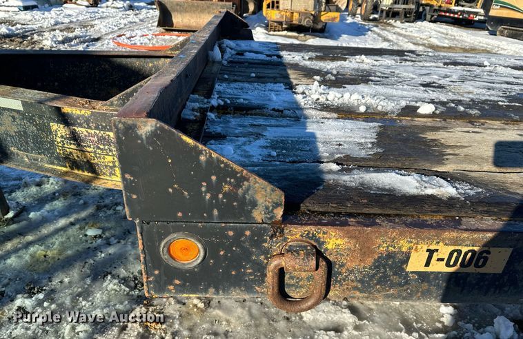 image for item ER5083 2001 Eager Beaver equipment trailer