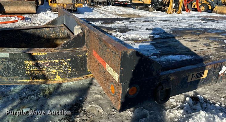 image for item ER5083 2001 Eager Beaver equipment trailer