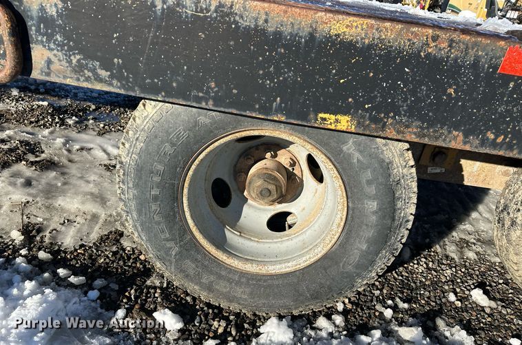 image for item ER5083 2001 Eager Beaver equipment trailer