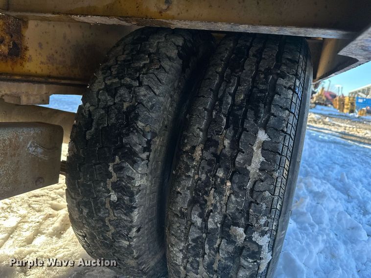 image for item ER5083 2001 Eager Beaver equipment trailer