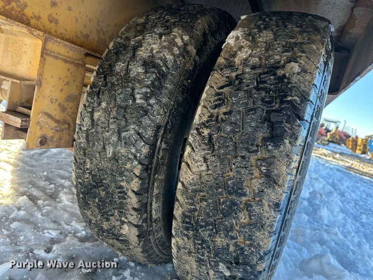 image for item ER5083 2001 Eager Beaver equipment trailer