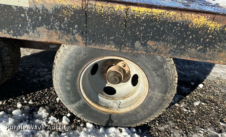 image for item ER5083 2001 Eager Beaver equipment trailer