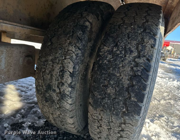 image for item ER5083 2001 Eager Beaver equipment trailer