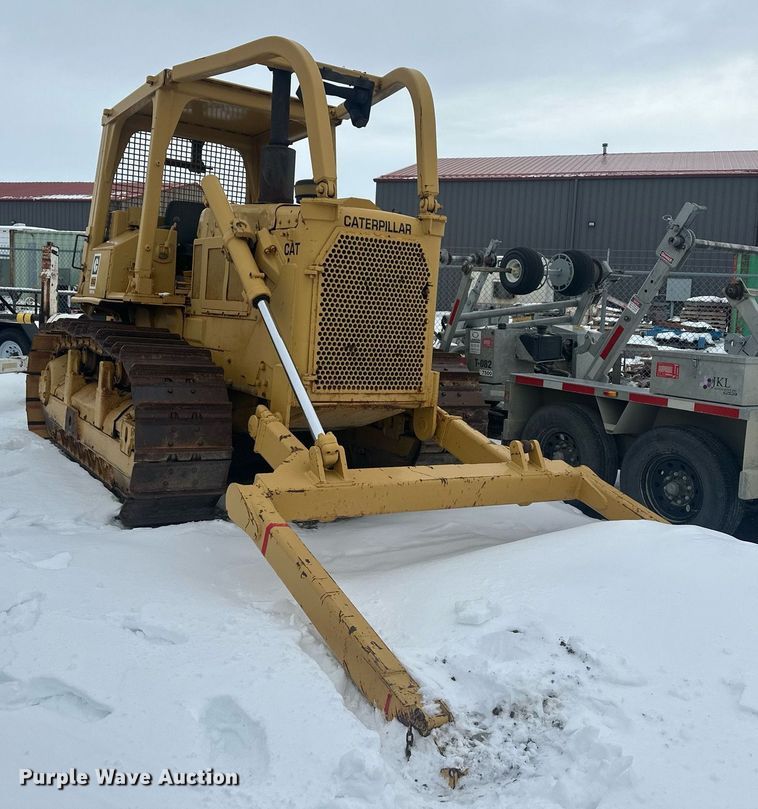 image for item ER5089 1981 Caterpillar D6D cable plow