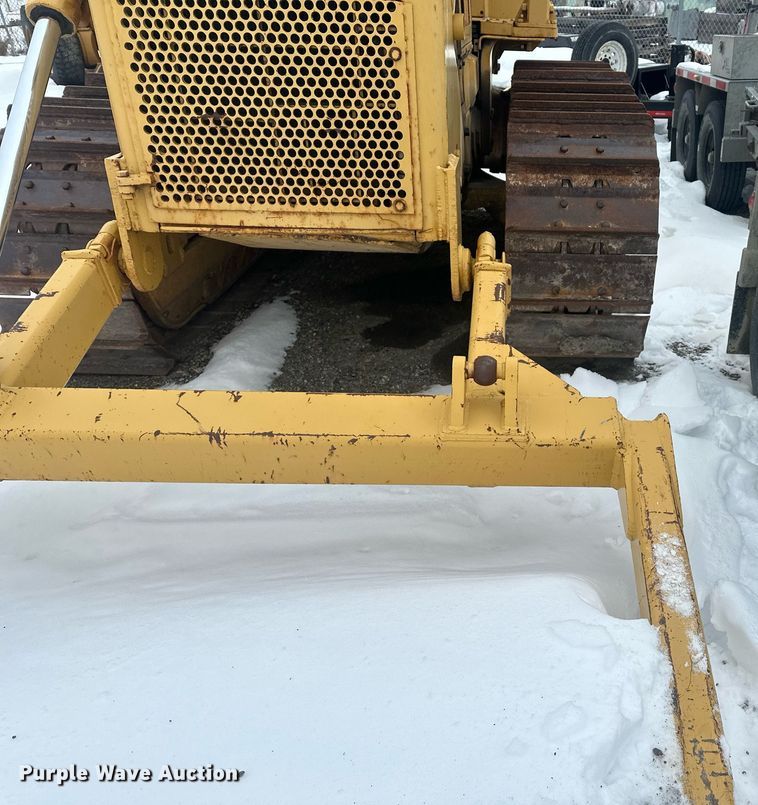 image for item ER5089 1981 Caterpillar D6D cable plow