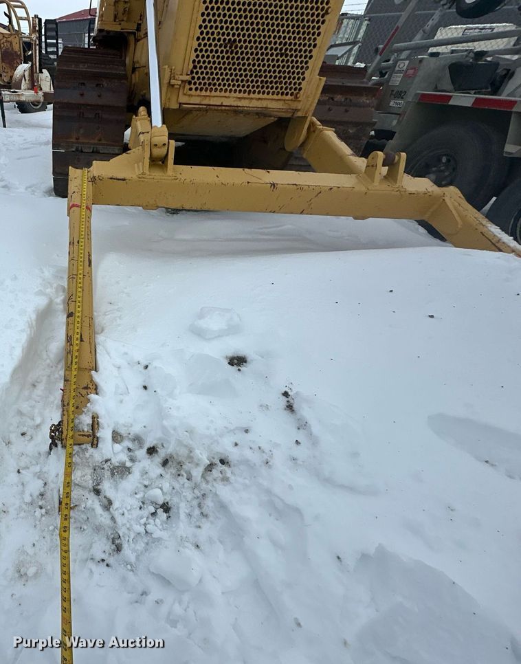 image for item ER5089 1981 Caterpillar D6D cable plow