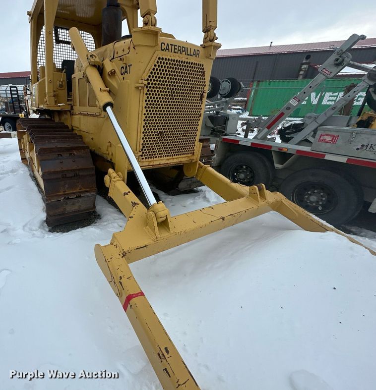 image for item ER5089 1981 Caterpillar D6D cable plow