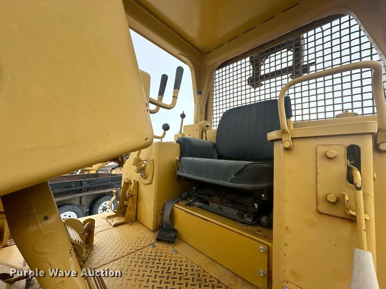 image for item ER5089 1981 Caterpillar D6D cable plow