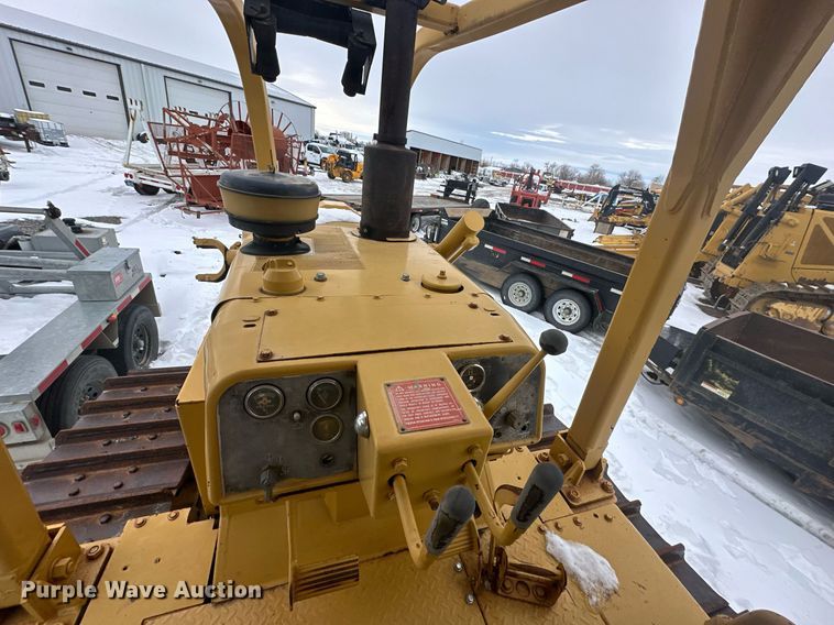 image for item ER5089 1981 Caterpillar D6D cable plow