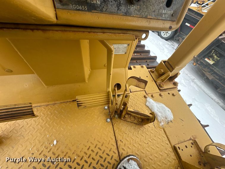 image for item ER5089 1981 Caterpillar D6D cable plow
