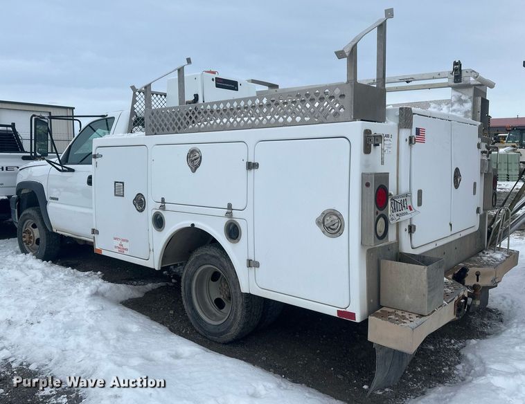 image for item ER5095 2007 Chevrolet Silverado 3500 utility bed pickup truck