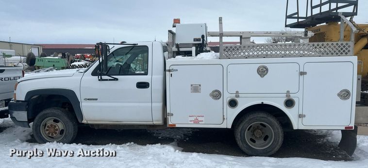 image for item ER5095 2007 Chevrolet Silverado 3500 utility bed pickup truck