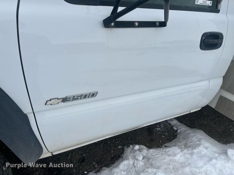 image for item ER5095 2007 Chevrolet Silverado 3500 utility bed pickup truck