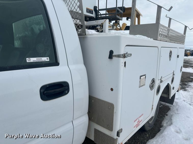 image for item ER5095 2007 Chevrolet Silverado 3500 utility bed pickup truck