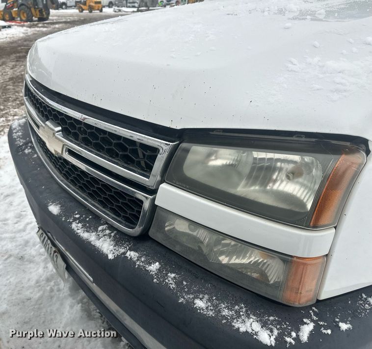 image for item ER5095 2007 Chevrolet Silverado 3500 utility bed pickup truck