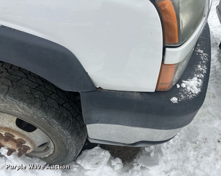 image for item ER5095 2007 Chevrolet Silverado 3500 utility bed pickup truck