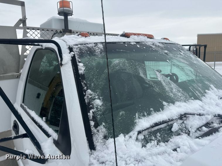 image for item ER5095 2007 Chevrolet Silverado 3500 utility bed pickup truck