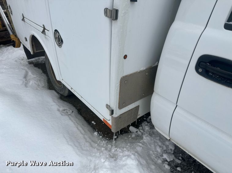 image for item ER5095 2007 Chevrolet Silverado 3500 utility bed pickup truck