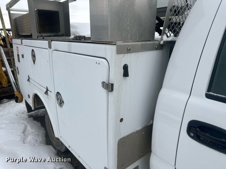 image for item ER5095 2007 Chevrolet Silverado 3500 utility bed pickup truck