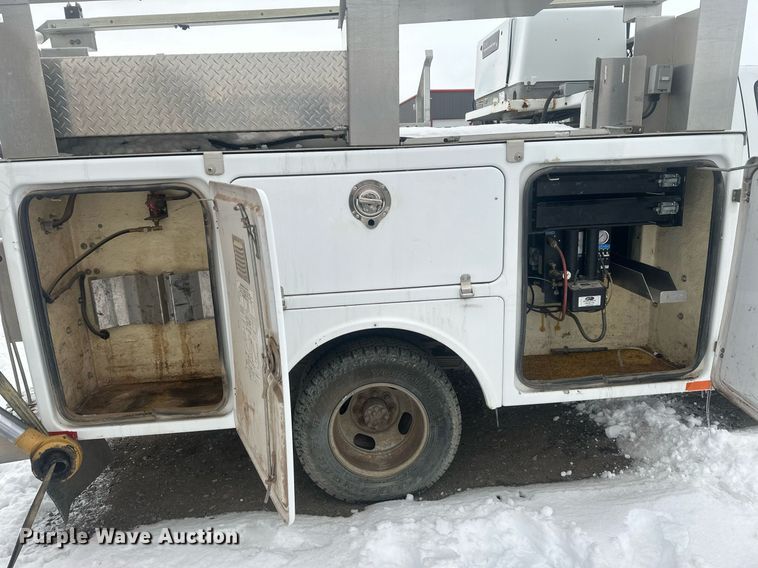 image for item ER5095 2007 Chevrolet Silverado 3500 utility bed pickup truck