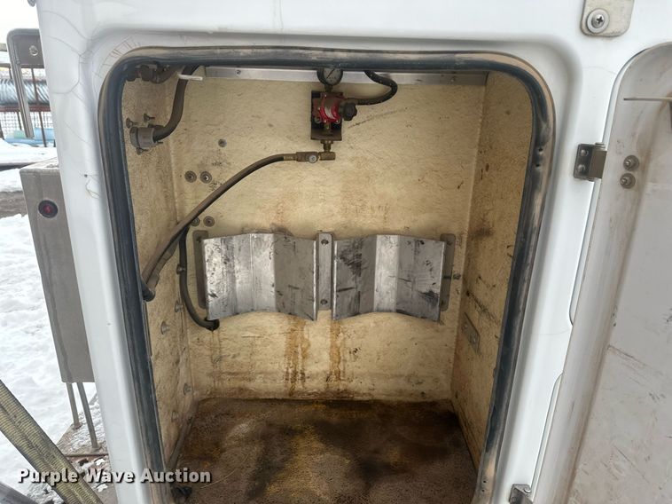 image for item ER5095 2007 Chevrolet Silverado 3500 utility bed pickup truck