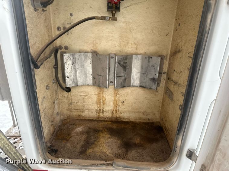 image for item ER5095 2007 Chevrolet Silverado 3500 utility bed pickup truck