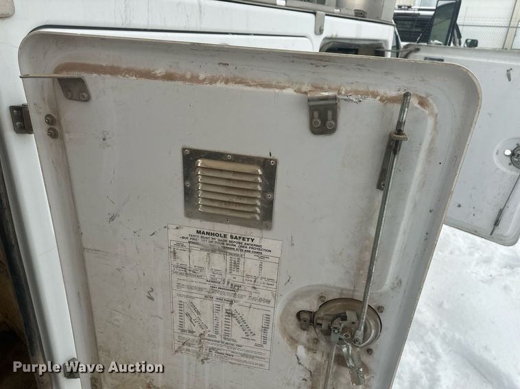 image for item ER5095 2007 Chevrolet Silverado 3500 utility bed pickup truck