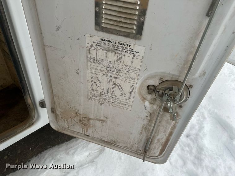 image for item ER5095 2007 Chevrolet Silverado 3500 utility bed pickup truck