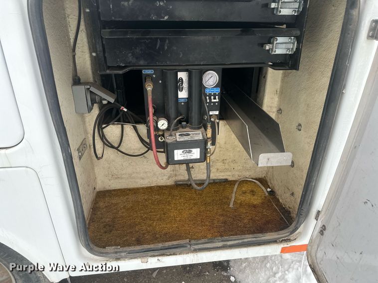 image for item ER5095 2007 Chevrolet Silverado 3500 utility bed pickup truck