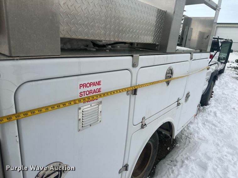 image for item ER5095 2007 Chevrolet Silverado 3500 utility bed pickup truck