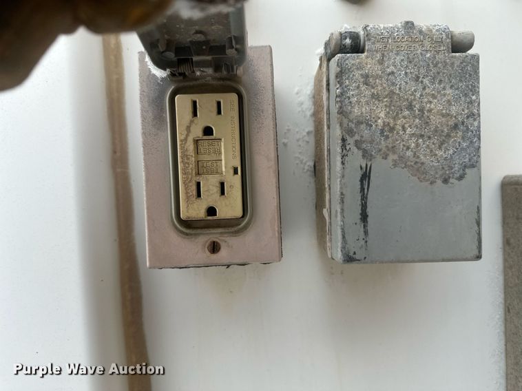 image for item ER5095 2007 Chevrolet Silverado 3500 utility bed pickup truck