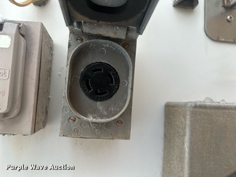 image for item ER5095 2007 Chevrolet Silverado 3500 utility bed pickup truck