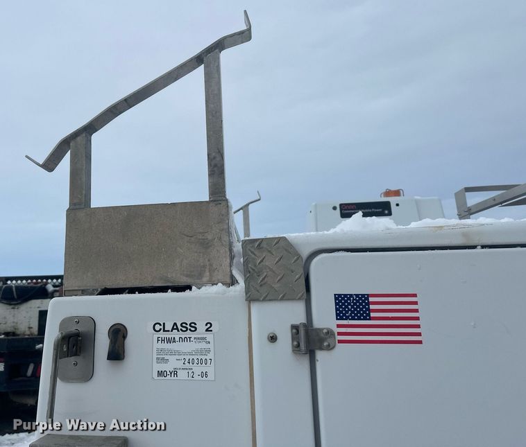 image for item ER5095 2007 Chevrolet Silverado 3500 utility bed pickup truck