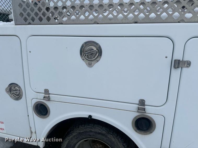 image for item ER5095 2007 Chevrolet Silverado 3500 utility bed pickup truck