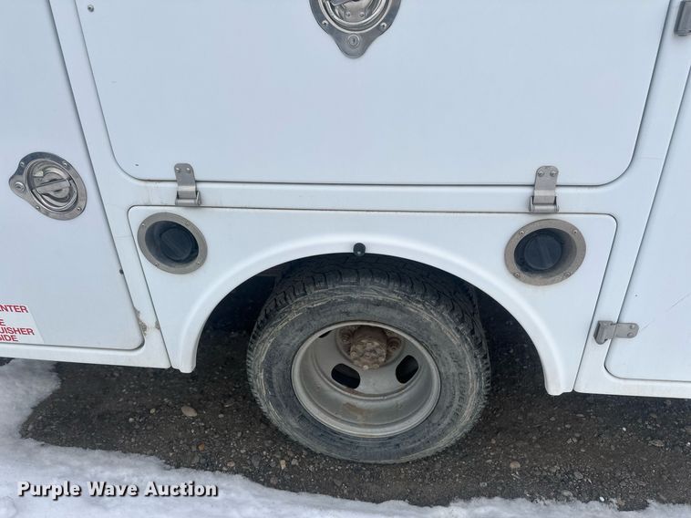 image for item ER5095 2007 Chevrolet Silverado 3500 utility bed pickup truck