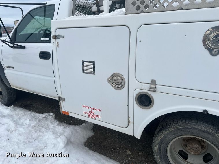 image for item ER5095 2007 Chevrolet Silverado 3500 utility bed pickup truck