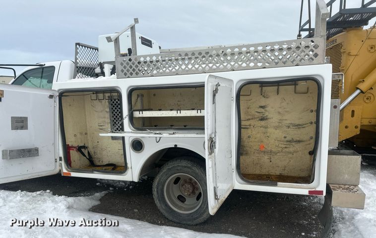 image for item ER5095 2007 Chevrolet Silverado 3500 utility bed pickup truck
