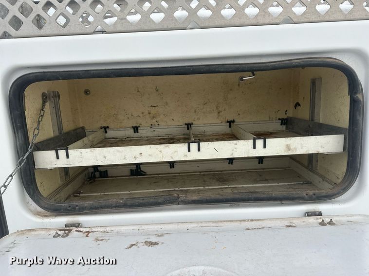 image for item ER5095 2007 Chevrolet Silverado 3500 utility bed pickup truck