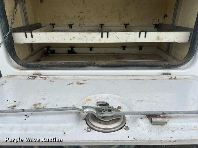 image for item ER5095 2007 Chevrolet Silverado 3500 utility bed pickup truck