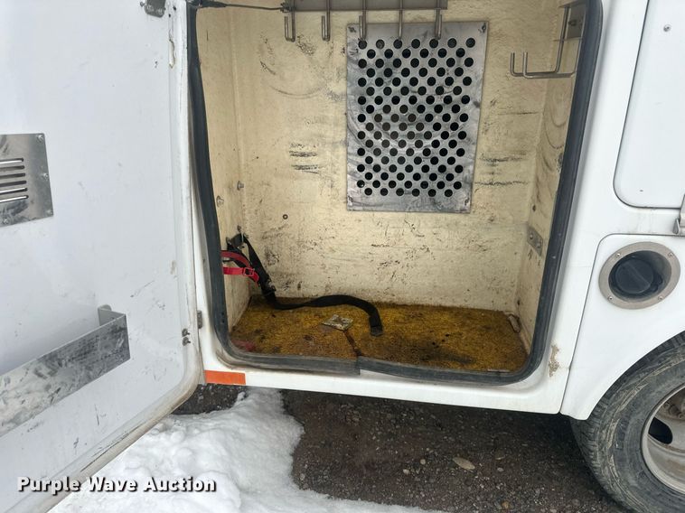 image for item ER5095 2007 Chevrolet Silverado 3500 utility bed pickup truck