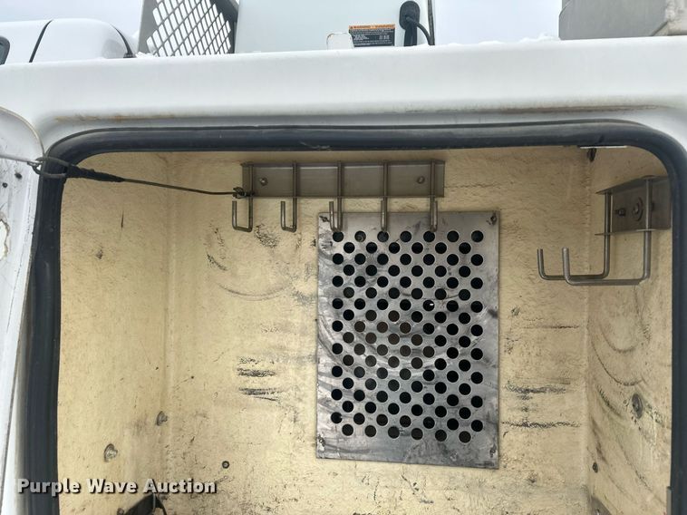 image for item ER5095 2007 Chevrolet Silverado 3500 utility bed pickup truck