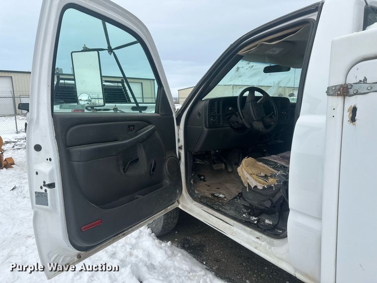 image for item ER5095 2007 Chevrolet Silverado 3500 utility bed pickup truck