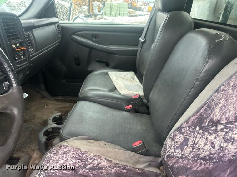 image for item ER5095 2007 Chevrolet Silverado 3500 utility bed pickup truck