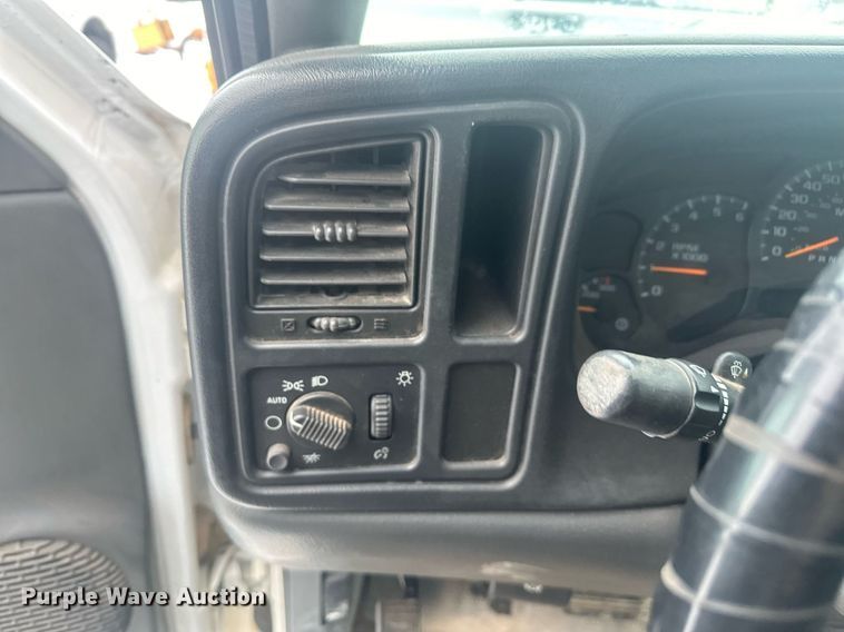 image for item ER5095 2007 Chevrolet Silverado 3500 utility bed pickup truck