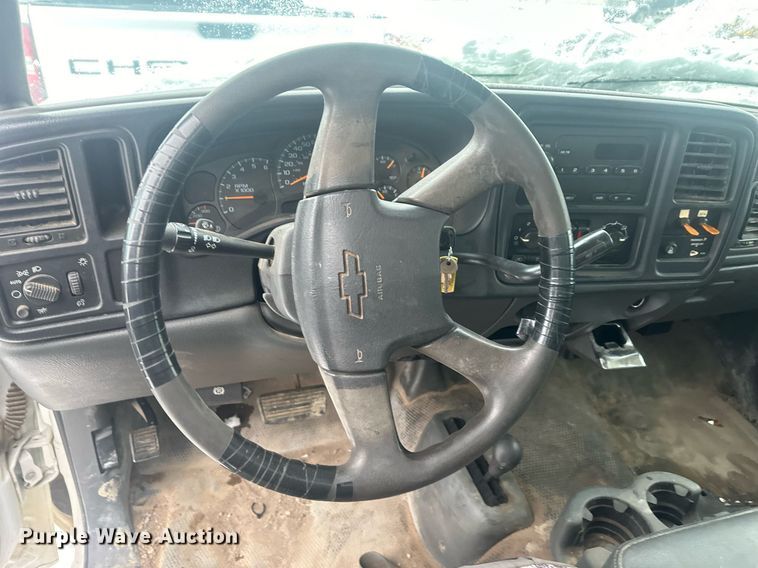 image for item ER5095 2007 Chevrolet Silverado 3500 utility bed pickup truck